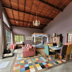 View of the loft with its 6 meter high ceilings and wood roofing. It is characterized by vivid earthy colors and natural materials.